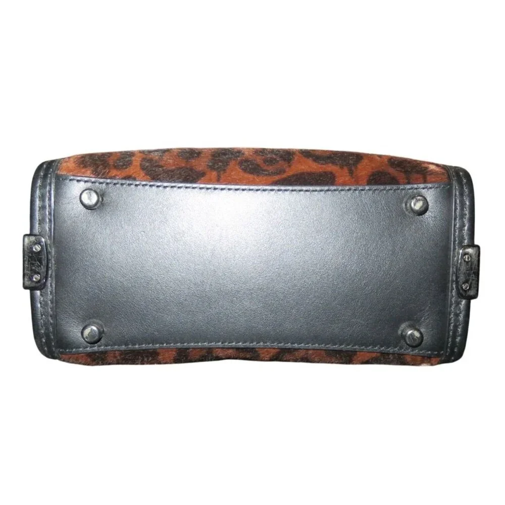 Coach chic versatile